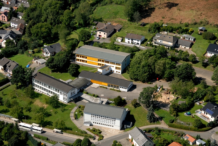 Luftaufnahme des Schulgebäudes