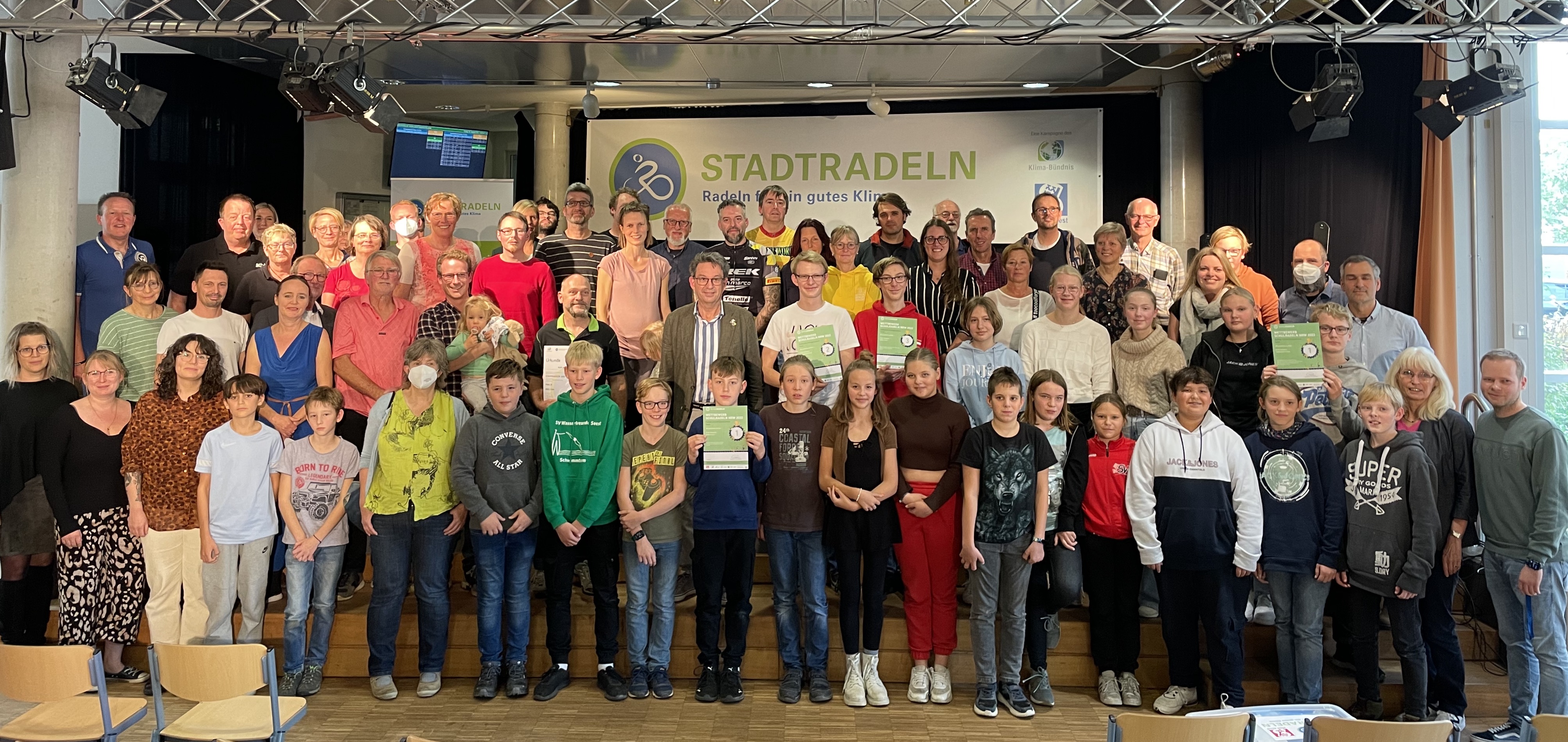 Die Stadt Soest ehrte in der Mensa der HAG in verschiedenen Kategorien die Teilnehmenden an der Aktion STADTRADELN 2022